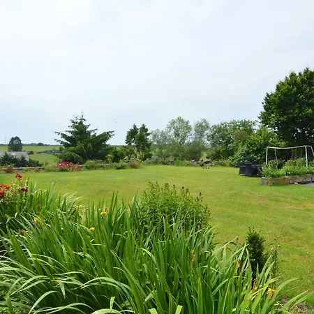 Modern Holiday In With Garden 度假居
